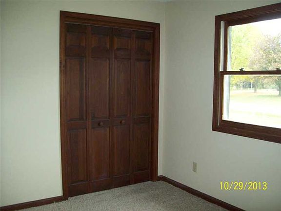 4th image of 19240 Green Valley Dr