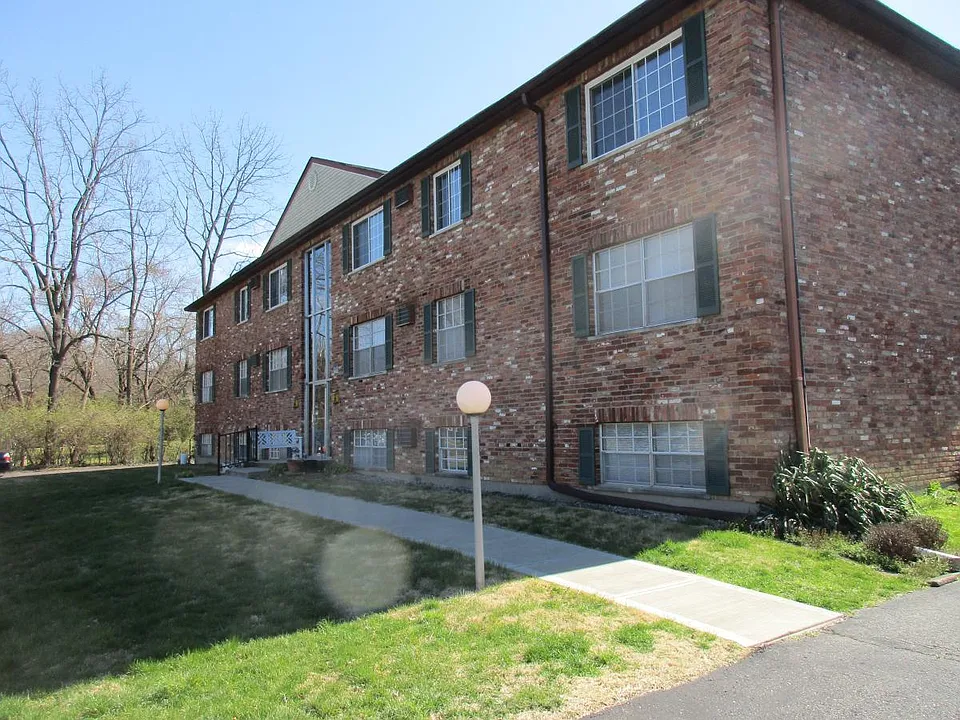 818 Walnut St #1