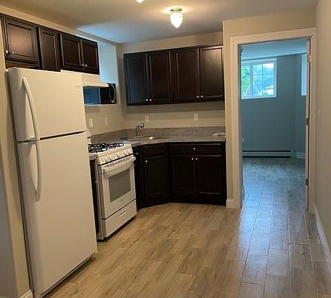2nd image of 681 Maguire Ave #2