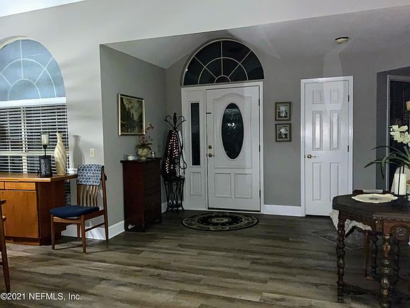 3rd image of 3628 Scioto Ct