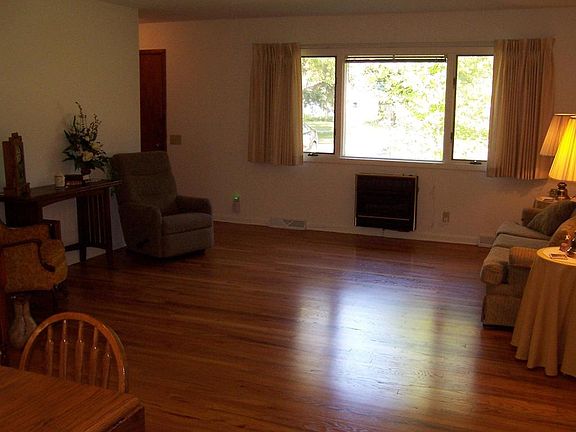 3rd image of 13 Sycamore Dr