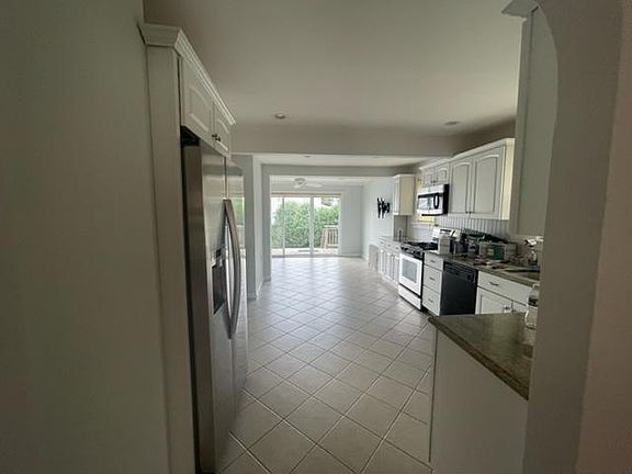 4th image of 4 Oaklawn Ave