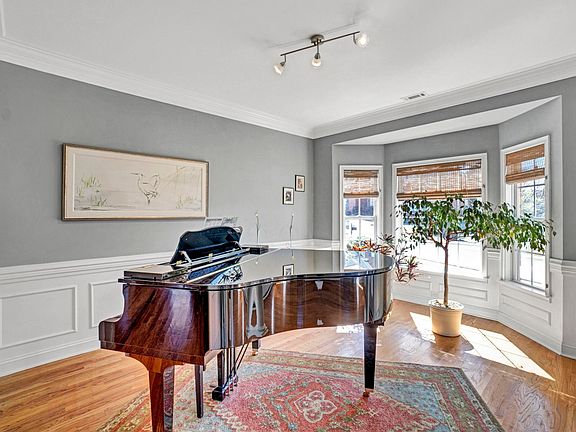 5th image of 5 Middleberry Ct