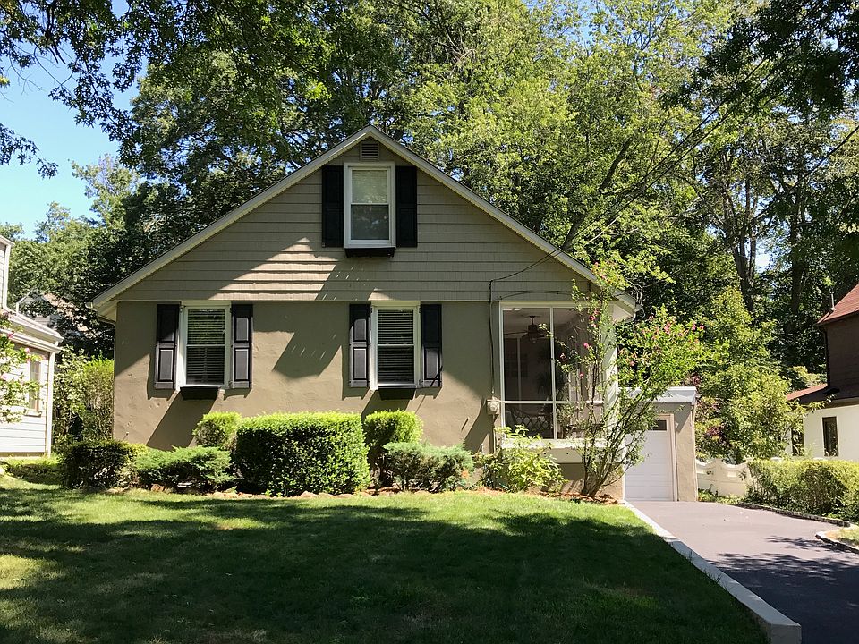 1st image of 28 Sterling Dr