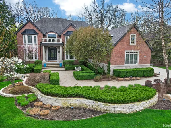 1867 Lincolnshire Dr, Rochester Hills, MI 48309
