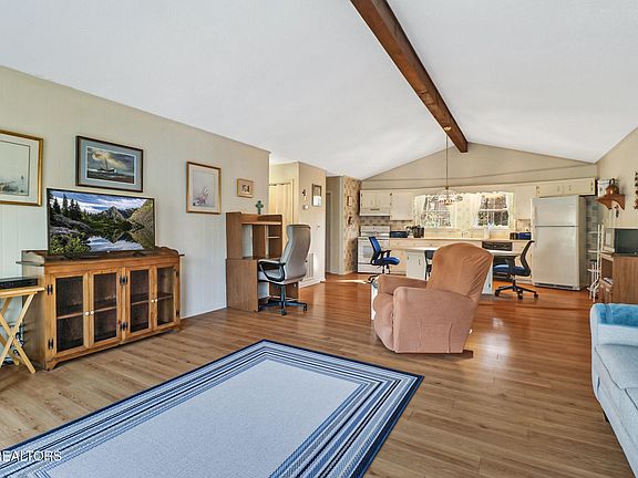 5th image of 149 Jasper Dr