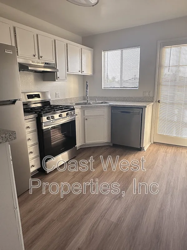 2 bed, 2.0 bath, 900 sqft, $2,850 — Photo 1