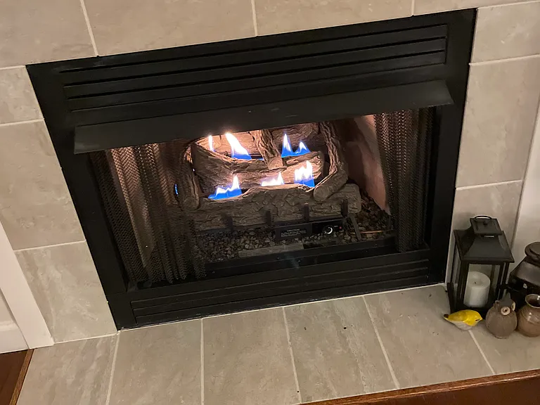 220 E Park Dr — Photo 3