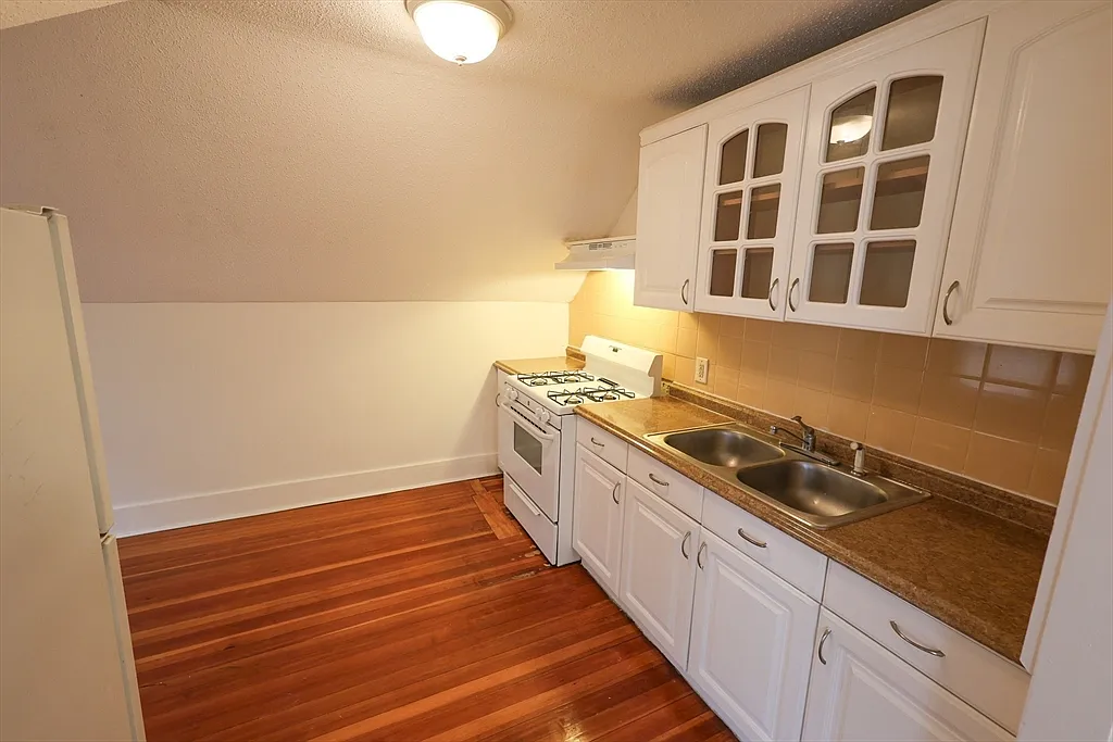 Building Photo - 498 Whipple St #3