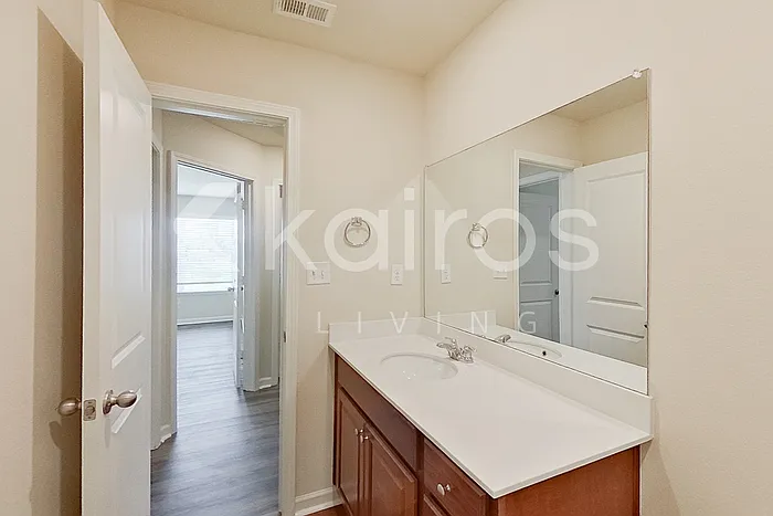 1103 Freedom Pkwy — Photo 20