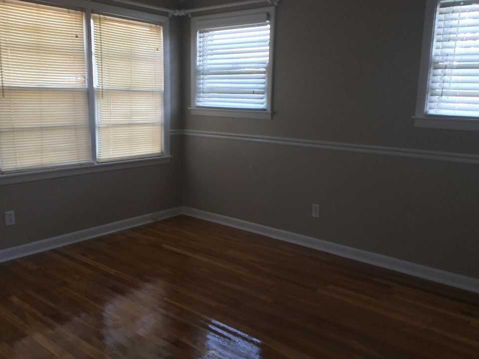 1st image of 1915 Karen St