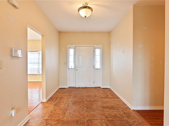5th image of 2129 Eagles Landing Dr
