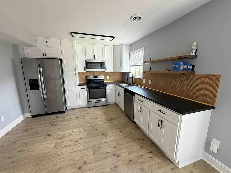 1022 Hillcrest Ave — Photo 1