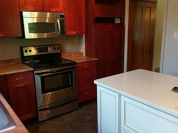 3rd image of 1518 Delaine Ave