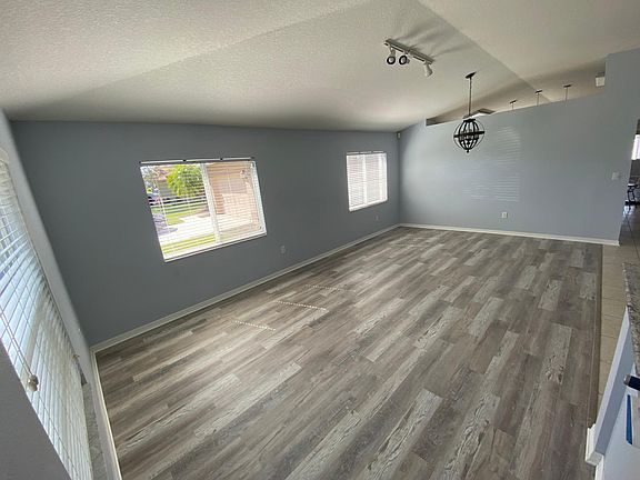 3rd image of 25833 Bruford Blvd