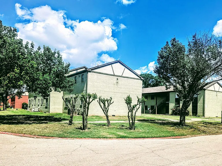 Modern Waco Living Zero Deposit Apartments Near Baylor, 1800 Waco — Photo 23
