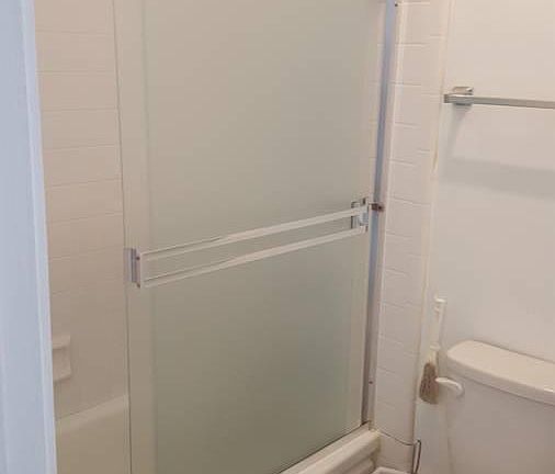 4th image of 2711 Blenheim Ave #4