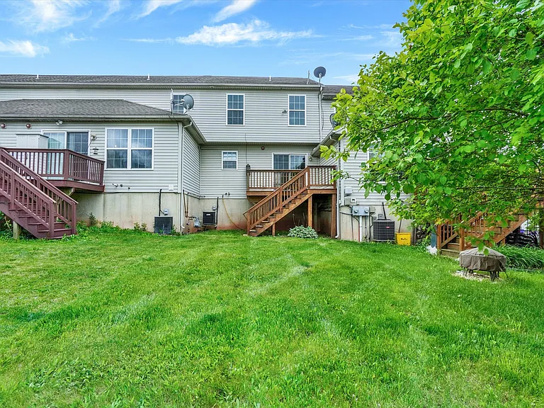 655 Fisher Dr — Photo 12