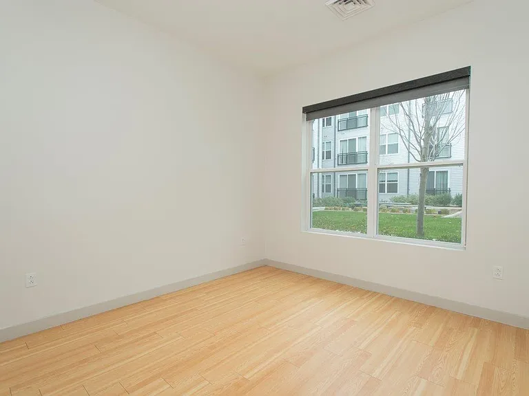 West Square Apartments — Photo 231