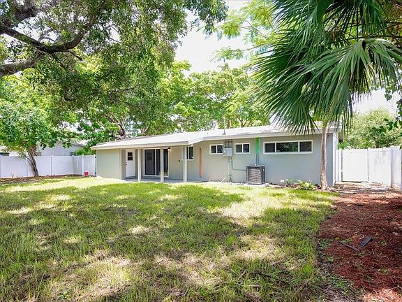 3rd image of 3740 SW 22nd Street