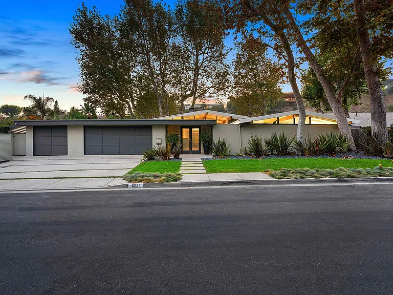 6225 Frondosa Dr — Photo 38