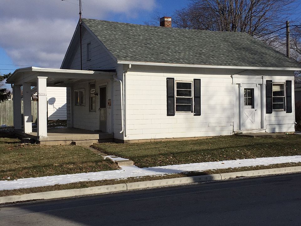 1st image of 204 E Monroe St