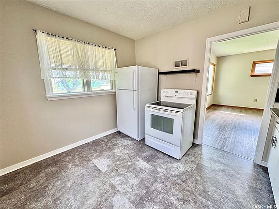 3rd image of 537 9th STREET E