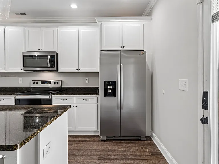 515 Villa Ln — Photo 12