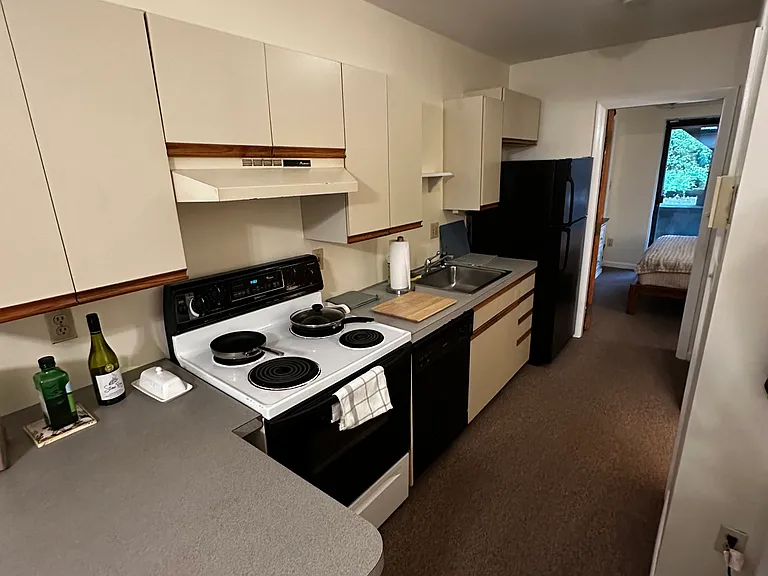 511 E 6th St #1 — Photo 6