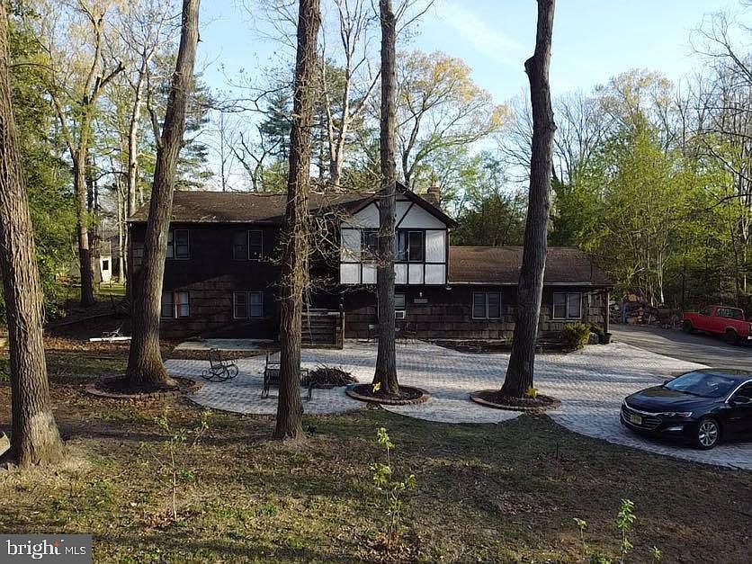 1st image of 83 Oakland Dr