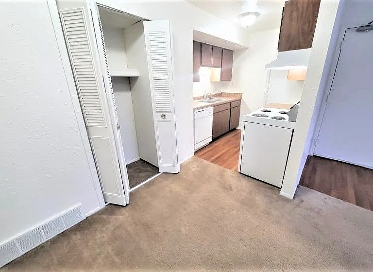 Woodland Place Apartments — Photo 32