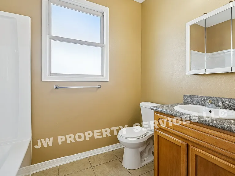 2522-24 N Tonti St — Photo 7