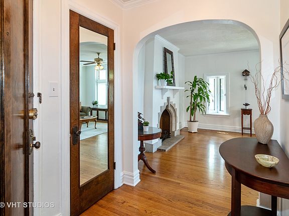 2nd image of 1136 Ontario St APT 1B