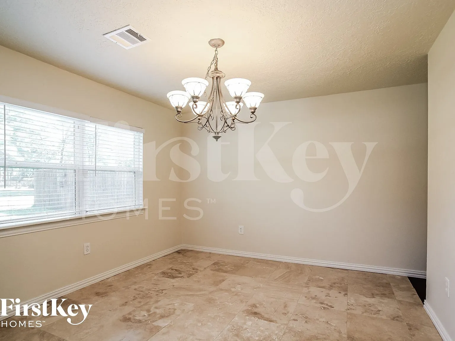 3 bed, 2.5 bath, 1706 sqft, $1,920 — Photo 3