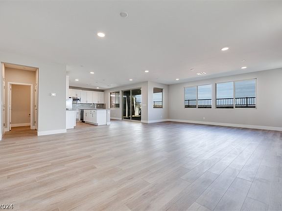 4th image of 10315 Vonbulin Ave