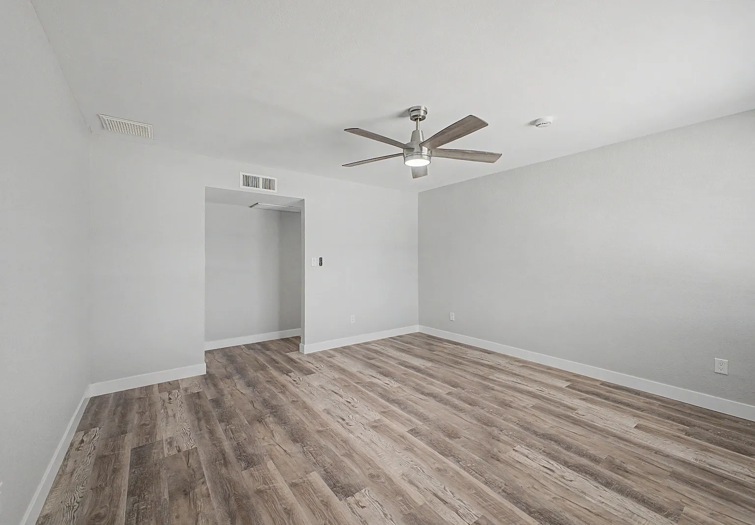 3 bed, 1590 sqft, $2,295 — Photo 4