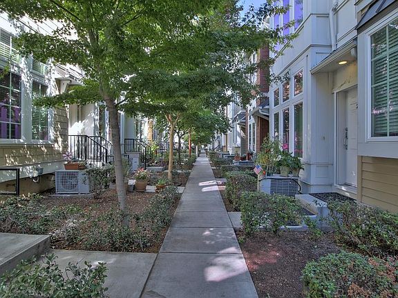 2nd image of 288 Kentdale Pl