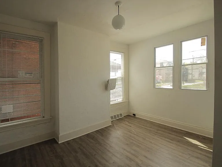 419 Peebles St #1 — Photo 8