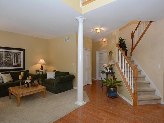 4th image of W241N7418 Old Oak Dr