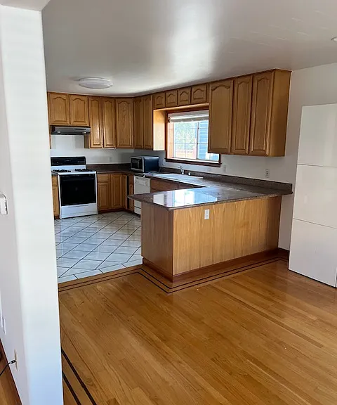 191 23rd Ave — Photo 3
