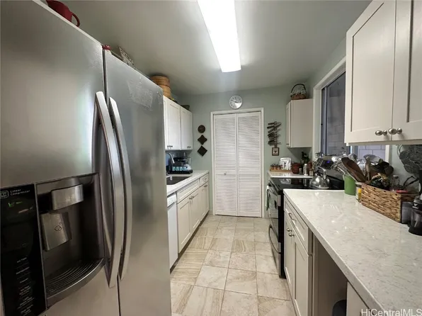 410 Haleloa Pl APT B, Honolulu, HI 96821