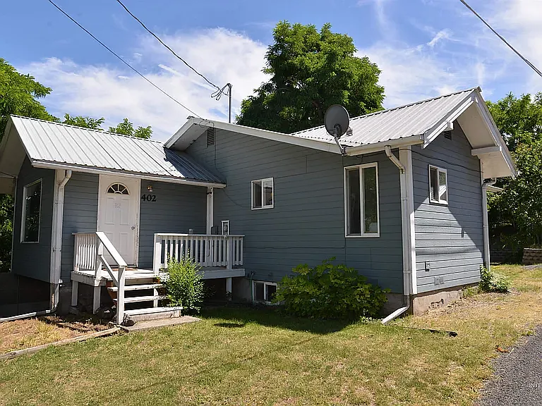 402 Silcott St — Photo 1
