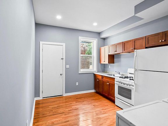 5th image of 1919 Mosher St