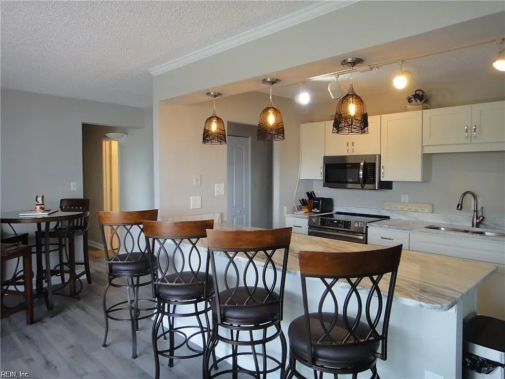 2 bed, 957 sqft, $2,050 — Photo 4