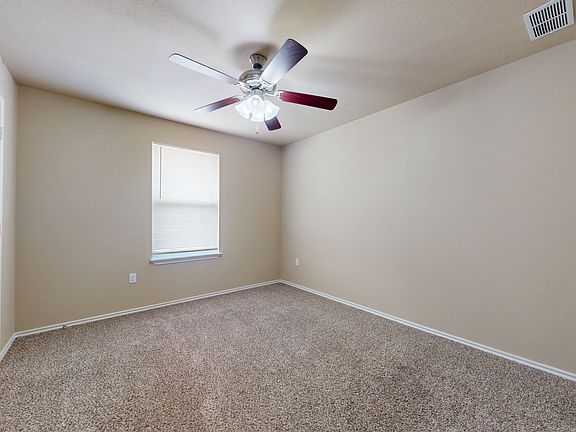 2nd image of 812 Parkplace Rdg