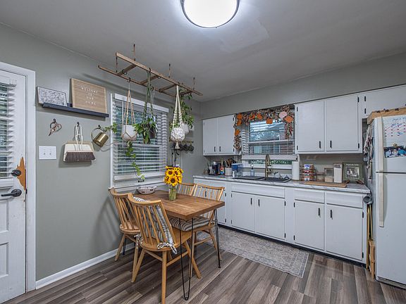 4th image of 486 Sandalwood Dr