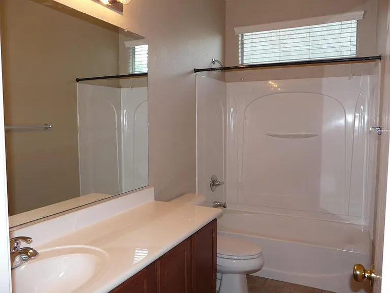 second full Bathroom