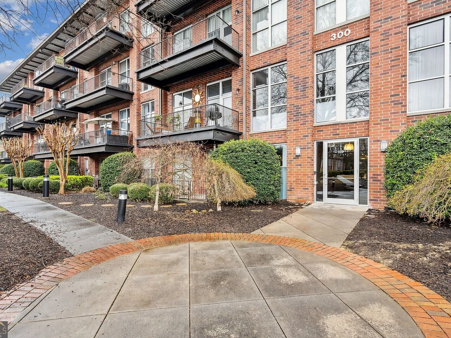 5200 Peachtree Rd — Photo 2