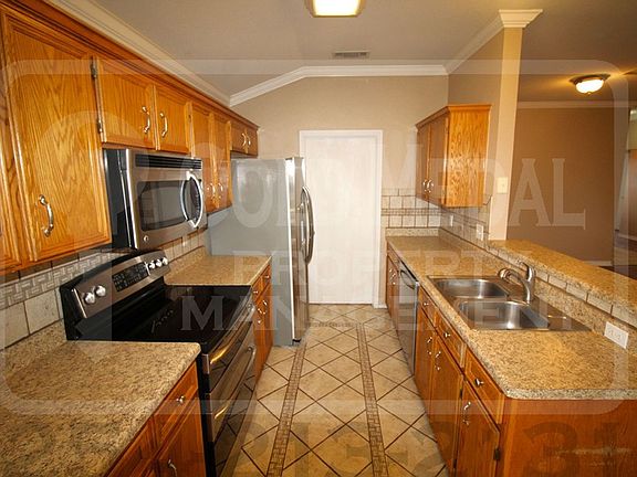 4th image of 1702 Bristol Dr