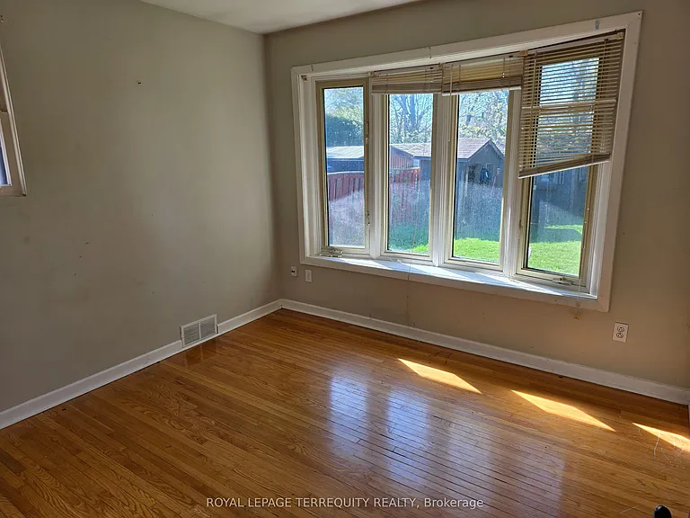 319 Hillcroft St #MAIN — Photo 2